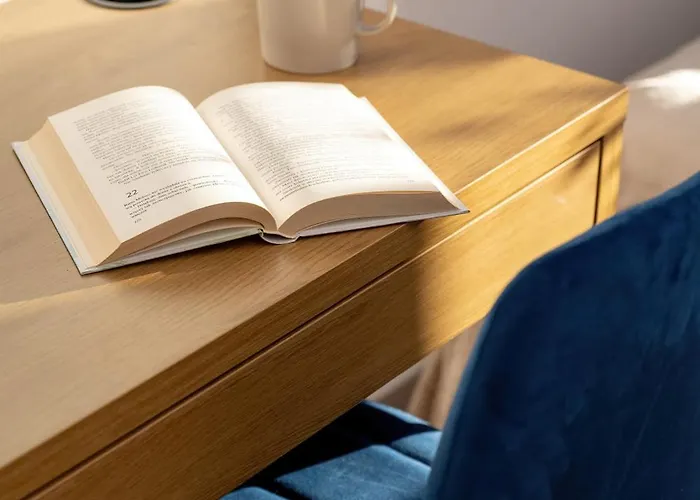 Bright & Spacious For 6 People With The River View By Reenters *