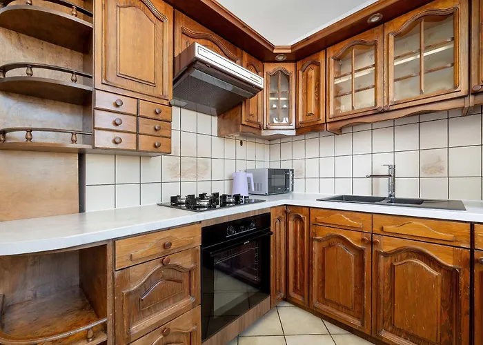 Bright & Spacious For 6 People With The River View By Reenters *