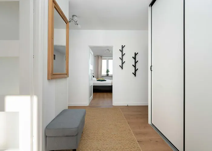 Bright & Spacious For 6 People With The River View By Reenters *