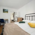 Bright & Spacious For 6 People With The River View By Reenters * فروتسواف