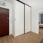 Bright & Spacious For 6 People With The River View By Reenters فروتسواف
