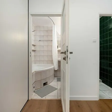 Bright & Spacious For 6 People With The River View By Reenters Appartamento *