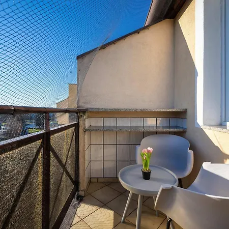 Bright & Spacious For 6 People With The River View By Reenters Breslavia