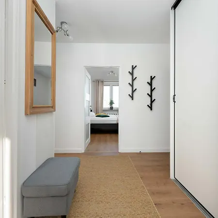 Bright & Spacious For 6 People With The River View By Reenters *