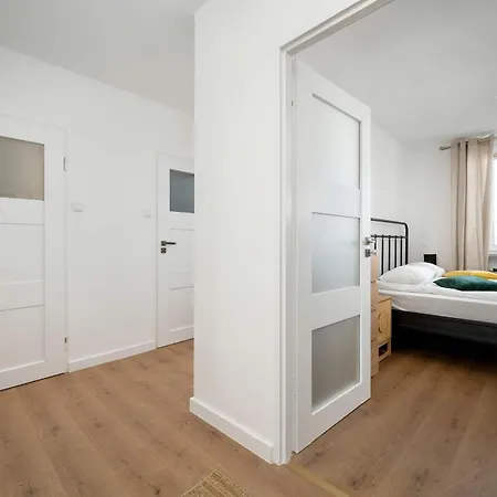 Apartment Bright & Spacious For 6 People With The River View By Reenters Breslau