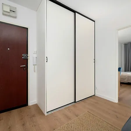 Bright & Spacious For 6 People With The River View By Reenters Breslavia