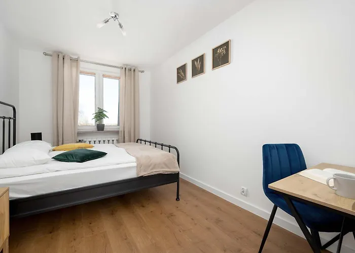 Bright & Spacious For 6 People With The River View By Reenters Appartamento