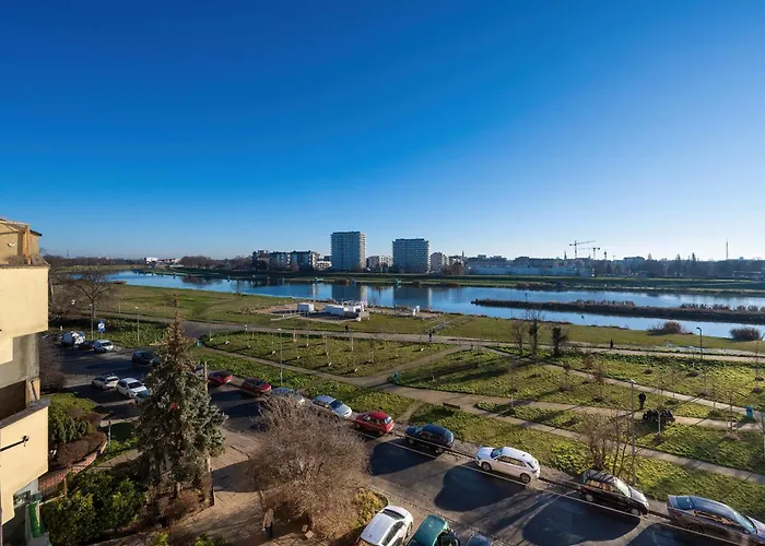 Bright & Spacious For 6 People With The River View By Reenters Appartamento *