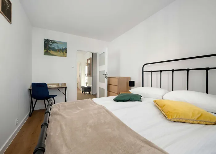 Bright & Spacious For 6 People With The River View By Reenters * Breslavia