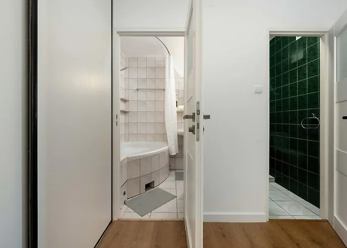 Bright & Spacious For 6 People With The River View By Reenters Appartamento *