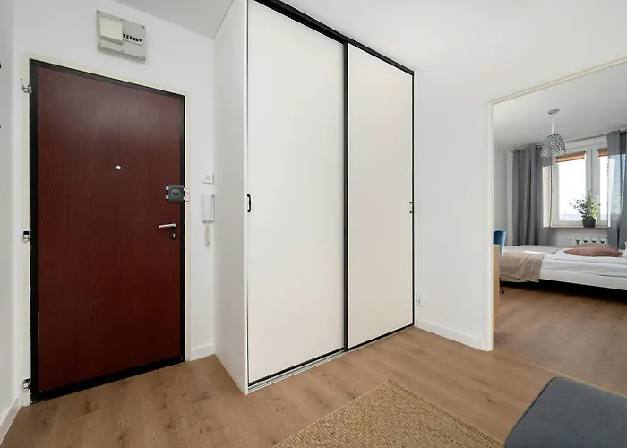 Bright & Spacious For 6 People With The River View By Reenters Breslavia